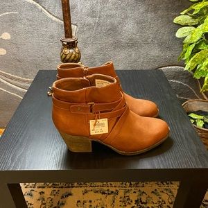 Ankle boots